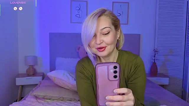 Snapshot of Milena_candyy chatting on February 6, 2026, 12:39 am Milena candyy online show from February 6, 2026, 12:39 am