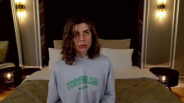 Snapshot of VikkiStorm chatting on March 20, 2025, 6:19 am VikkiStorm online show from March 20, 2025, 6:19 am