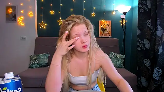 Snapshot of Xloe_Queen chatting on February 22, 2025, 8:29 am Xloe Queen online show from February 22, 2025, 8:29 am