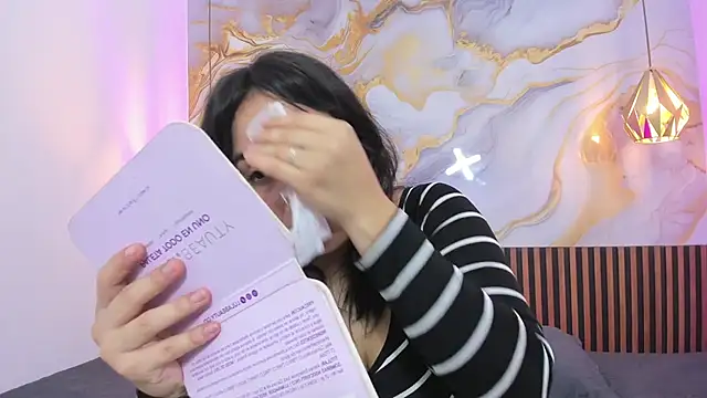 Snapshot of MelissaGilll chatting on October 13, 2025, 7:15 pm MelissaGilll online show from October 13, 2025, 7:15 pm