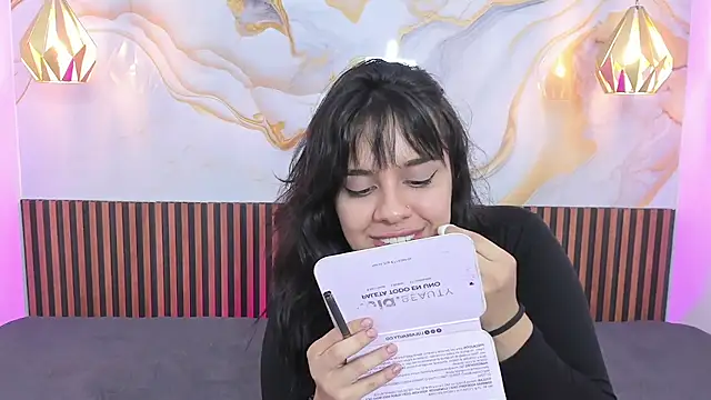 Snapshot of MelissaGilll chatting on October 16, 2025, 7:33 pm MelissaGilll online show from October 16, 2025, 7:33 pm