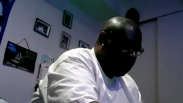 Snapshot of GOODCHOCOLATEDICK chatting on December 12, 2024, 12:01 pm GOODCHOCOLATEDICK online show from December 12, 2024, 12:01 pm