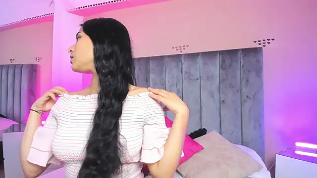 Snapshot of Giselle_Roldan chatting on December 5, 2025, 4:22 am Giselle Roldan online show from December 5, 2025, 4:22 am