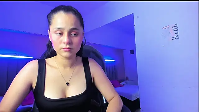 Snapshot of Giselle_Roldan chatting on May 23, 2026, 4:22 am Giselle Roldan online show from May 23, 2026, 4:22 am