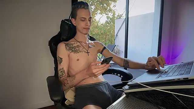 Den BlueXx online show from February 20, 2026, 10:33 pm