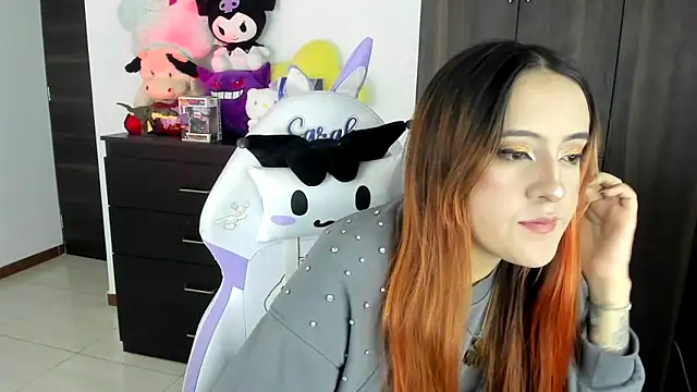 Snapshot of SarahXRusso chatting on March 8, 2025, 3:06 am SarahXRusso online show from March 8, 2025, 3:06 am