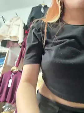 Snapshot of SarahXRusso chatting on January 2, 2025, 9:50 pm SarahXRusso online show from January 2, 2025, 9:50 pm