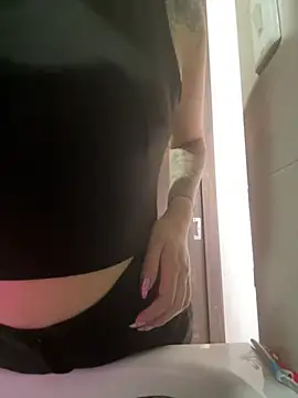 Snapshot of SarahXRusso chatting on January 27, 2025, 3:39 pm SarahXRusso online show from January 27, 2025, 3:39 pm