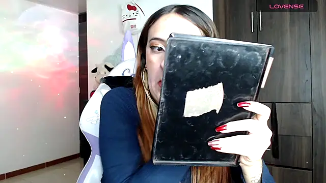 Snapshot of SarahXRusso chatting on December 23, 2024, 12:57 am SarahXRusso online show from December 23, 2024, 12:57 am