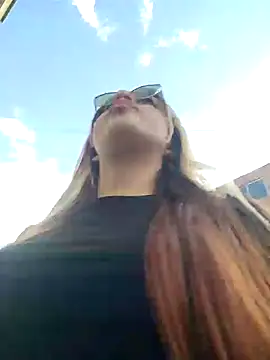 Snapshot of SarahXRusso chatting on December 19, 2024, 8:23 pm SarahXRusso online show from December 19, 2024, 8:23 pm