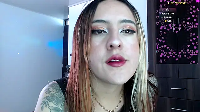 Snapshot of SarahXRusso chatting on December 21, 2024, 4:14 pm SarahXRusso online show from December 21, 2024, 4:14 pm