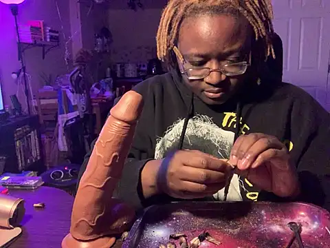 Snapshot of BigKittyRaven chatting on February 15, 2025, 4:14 am BigKittyRaven online show from February 15, 2025, 4:14 am