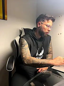 connor santtos online show from November 20, 2025, 1:12 pm