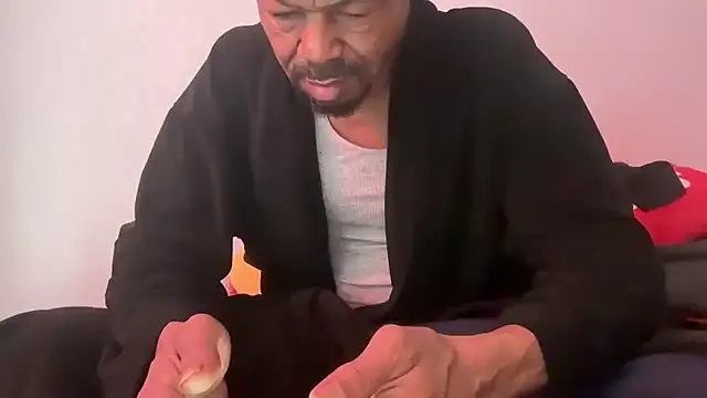 Snapshot of skarfosbabes69 chatting on March 3, 2026, 5:25 am skarfosbabes69 online show from March 3, 2026, 5:25 am