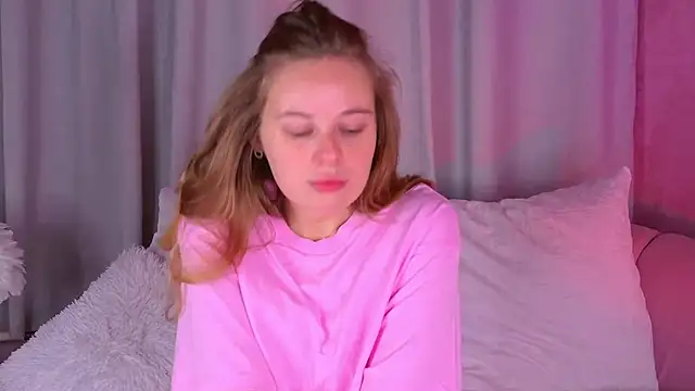 BeatriceEsmont online show from November 8, 2025, 2:53 pm