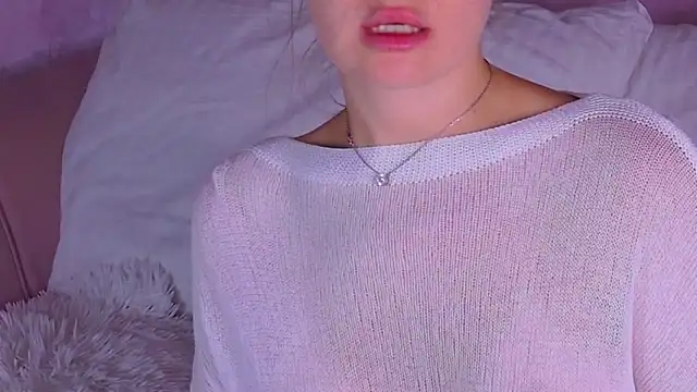 BeatriceEsmont online show from October 8, 2025, 7:58 pm