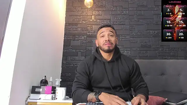 Snapshot of bruno_miller_ chatting on October 14, 2025, 9:04 pm bruno miller online show from October 14, 2025, 9:04 pm