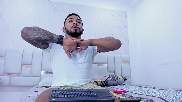 Snapshot of bruno_miller_ chatting on March 9, 2026, 9:07 pm bruno miller online show from March 9, 2026, 9:07 pm