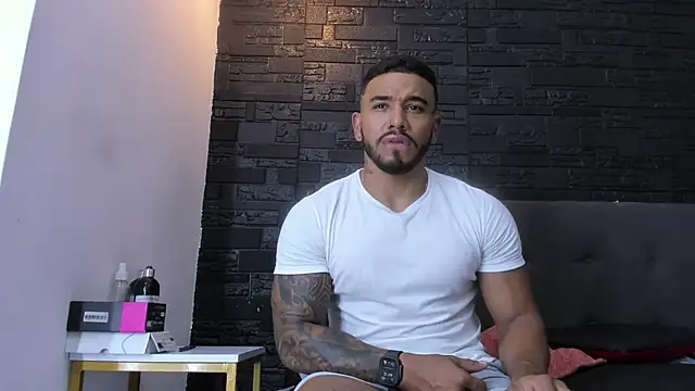 Snapshot of bruno_miller_ chatting on November 30, 2025, 7:14 pm bruno miller online show from November 30, 2025, 7:14 pm