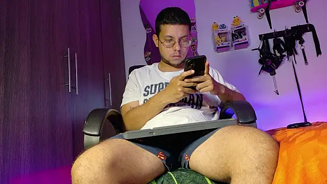 Snapshot of Nymphobuddies chatting on March 17, 2026, 6:33 pm Nymphobuddies online show from March 17, 2026, 6:33 pm