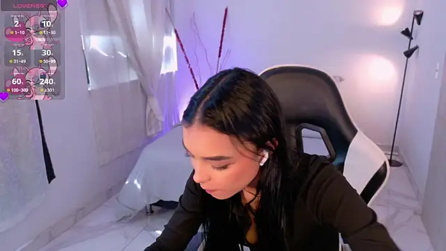 AnabelWolf online show from December 4, 2025, 4:17 pm