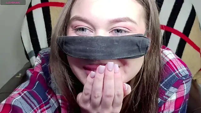 Mikki5P online show from February 21, 2025, 9:11 pm