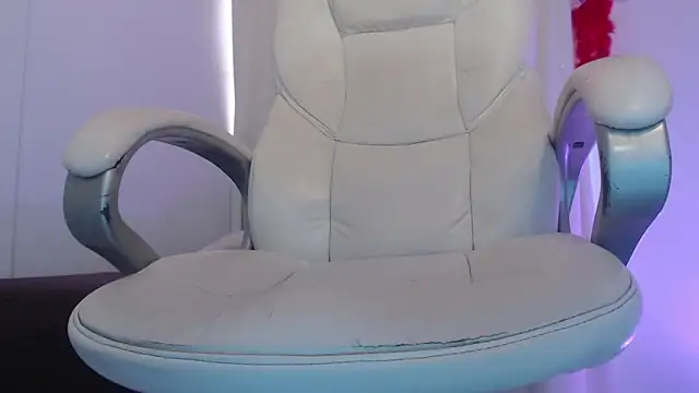 Snapshot of Xileny-Halliwey chatting on November 16, 2025, 3:50 pm Xileny-Halliwey online show from November 16, 2025, 3:50 pm