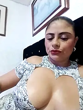 Snapshot of ElizabethWeil chatting on June 18, 2026, 1:05 pm ElizabethWeil online show from June 18, 2026, 1:05 pm