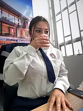 LIZ-06  online show from November 6, 2025, 2:10 pm