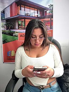 LIZ-06  online show from January 12, 2026, 4:36 pm