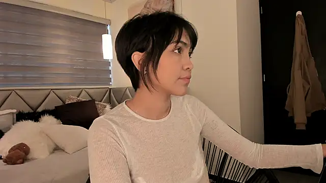 Snapshot of im_Luucy chatting on January 13, 2025, 1:06 pm im Luucy online show from January 13, 2025, 1:06 pm
