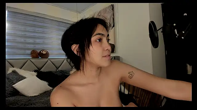Snapshot of im_Luucy chatting on March 8, 2025, 5:22 pm im Luucy online show from March 8, 2025, 5:22 pm