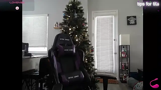 tayweird online show from December 20, 2024, 7:39 pm