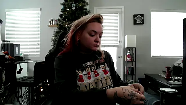 tayweird online show from December 7, 2024, 7:27 pm