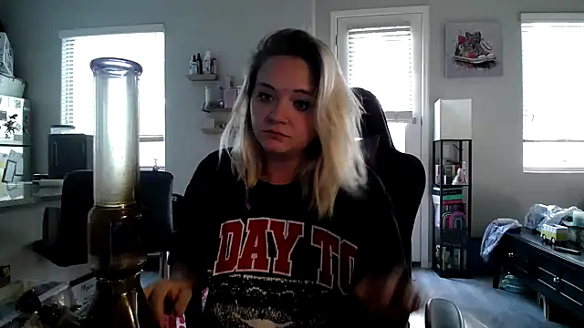 tayweird online show from September 24, 2025, 11:54 pm