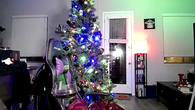 tayweird online show from December 11, 2024, 5:32 am