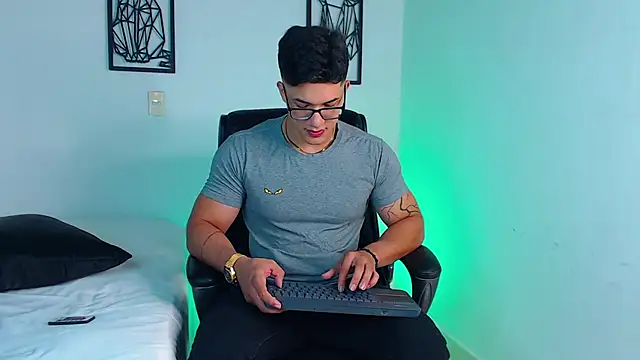TravisJoplinn online show from December 14, 2024, 11:12 pm