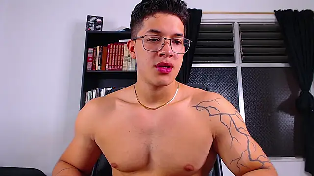 TravisJoplinn online show from January 31, 2025, 11:45 pm