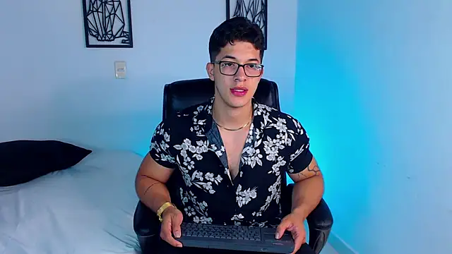 TravisJoplinn online show from December 13, 2024, 10:55 pm