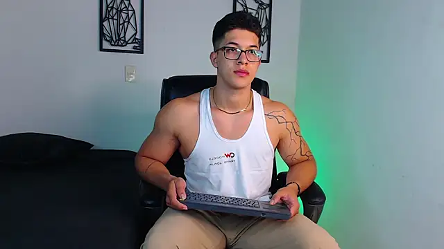 TravisJoplinn online show from December 19, 2024, 11:03 pm