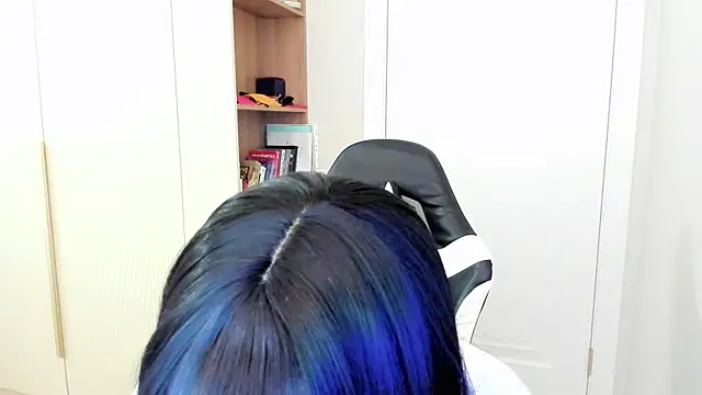 may mia online show from December 5, 2025, 3:05 am