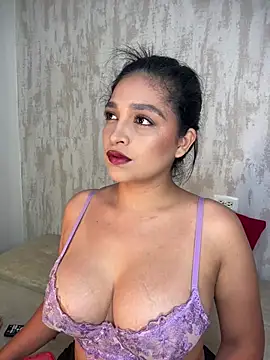 Snapshot of AdeleGray chatting on May 7, 2026, 11:08 pm AdeleGray online show from May 7, 2026, 11:08 pm