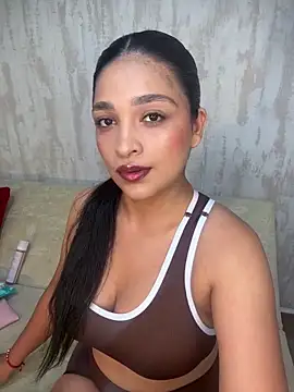 Snapshot of AdeleGray chatting on May 27, 2026, 11:01 pm AdeleGray online show from May 27, 2026, 11:01 pm