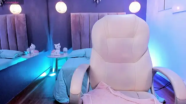 cami rouxxx  online show from October 8, 2025, 11:27 pm