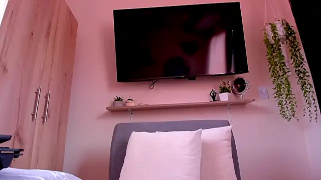 Snapshot of sofiaVelez01 chatting on May 7, 2026, 4:21 pm sofiaVelez01 online show from May 7, 2026, 4:21 pm