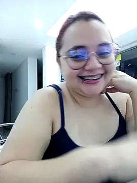 Snapshot of CURVY-HORNY chatting on November 8, 2025, 11:19 pm CURVY-HORNY online show from November 8, 2025, 11:19 pm