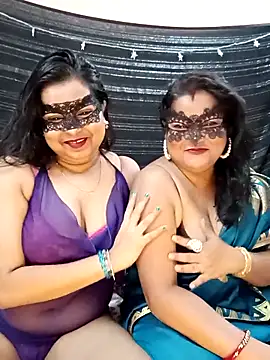hottbabycam online show from June 15, 2026, 3:23 pm