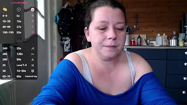 Snapshot of KasiaPrivat chatting on November 18, 2025, 8:17 am KasiaPrivat online show from November 18, 2025, 8:17 am