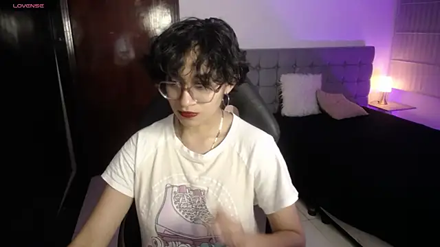 Snapshot of Lili_Gomez_ chatting on October 16, 2025, 2:14 pm Lili Gomez online show from October 16, 2025, 2:14 pm