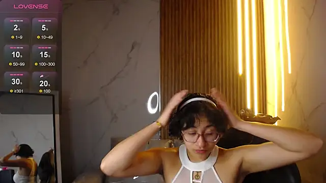 Snapshot of Lili_Gomez_ chatting on November 15, 2025, 12:42 pm Lili Gomez online show from November 15, 2025, 12:42 pm